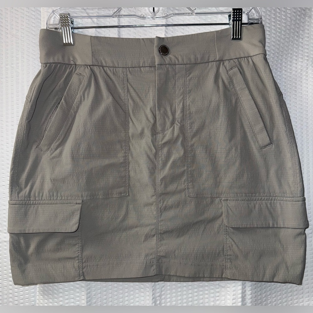 Athleta Trekkie cargo skort size 2
